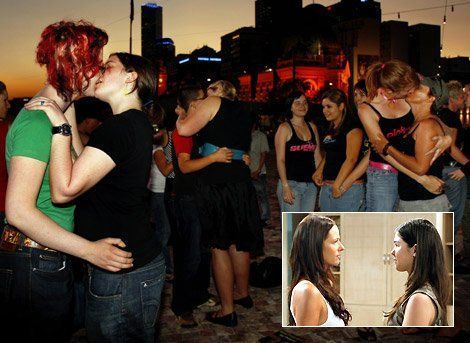 best of Kiss pubblic Lesbian