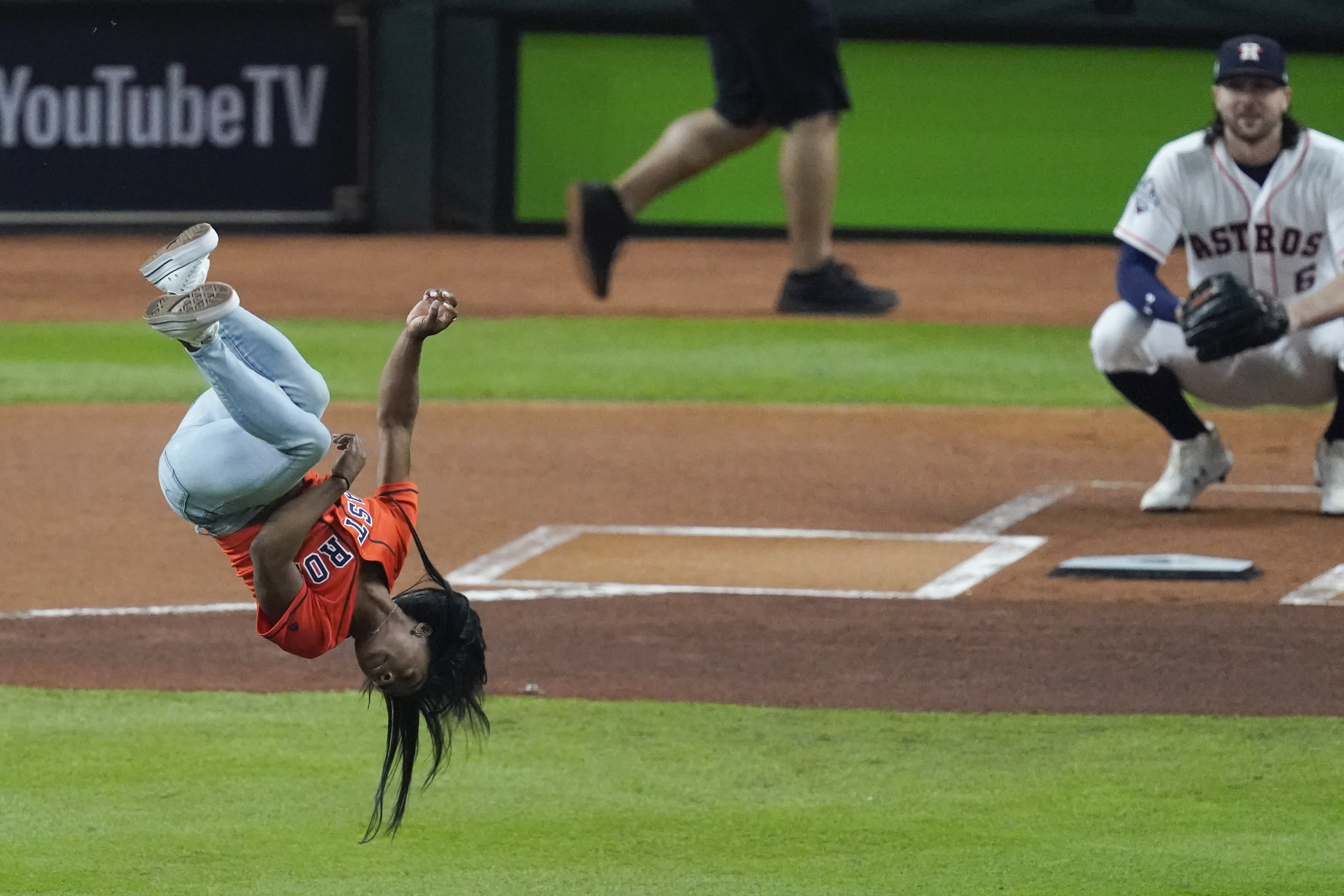 Simone biles handstand challenge